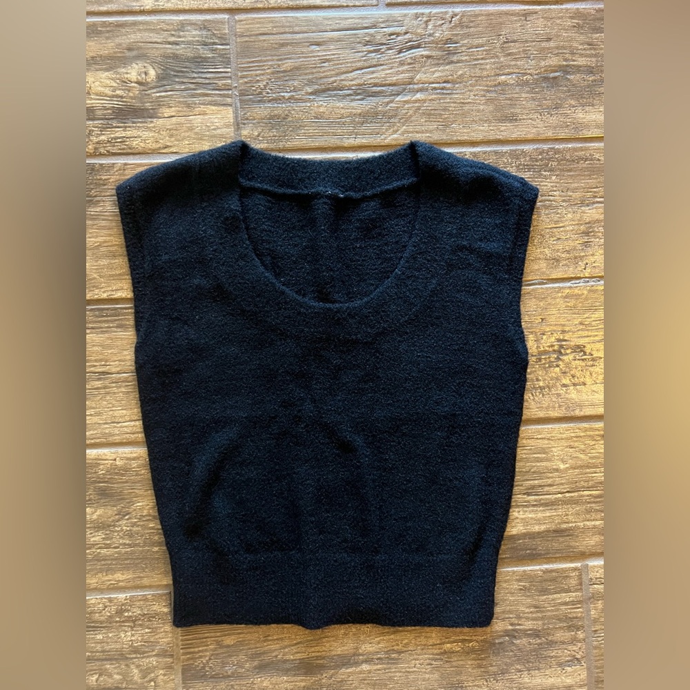 ALO Yoga Black Snuggle Up Scoop Neck Sleeveless Sweater